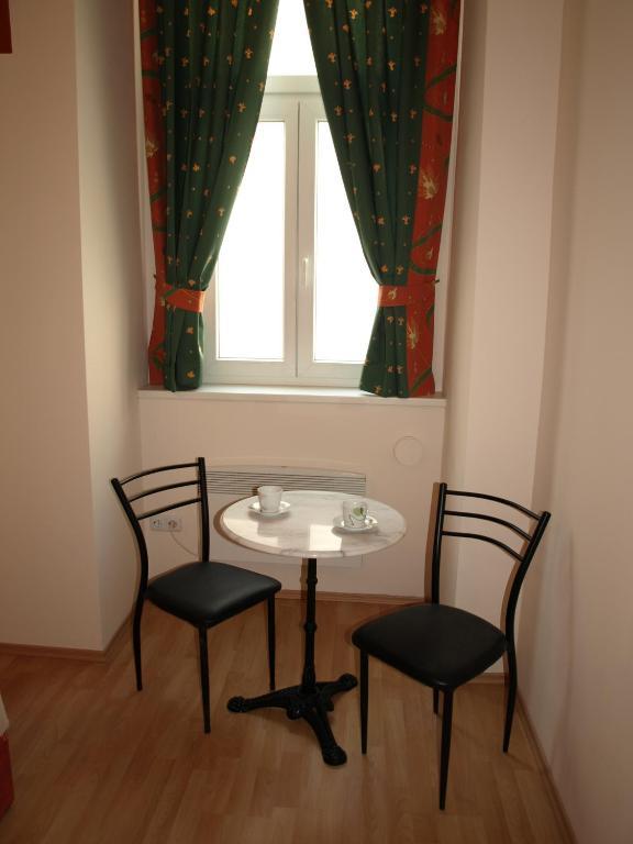 Pension Tal Studios Vienna Room photo